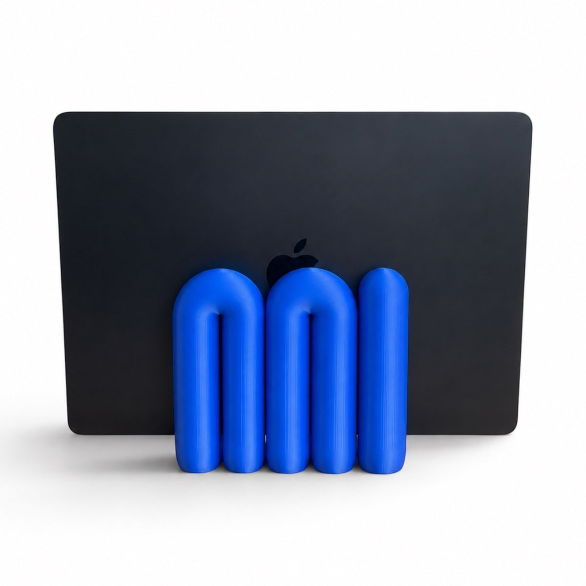 Support vertical pour ordinateur portable JN CREATIONS bleu au design organique et moderne sur fond blanc